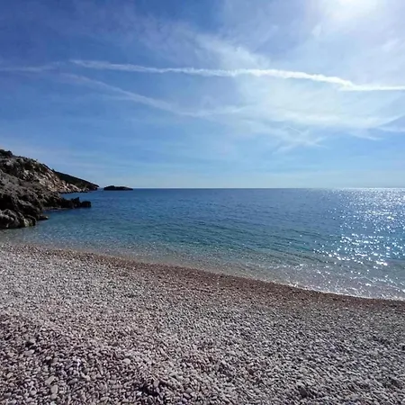 In Near Old Town And Beaches Lejlighed Cres