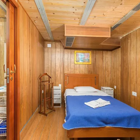 In Near Old Town And Beaches Διαμέρισμα *