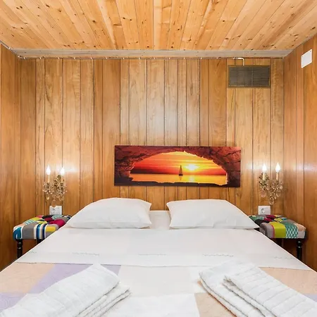 In Near Old Town And Beaches * Cres