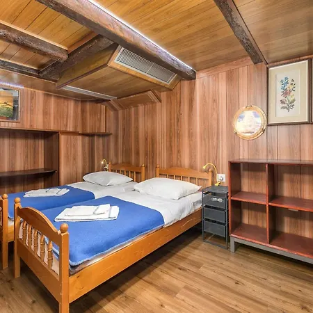 In Near Old Town And Beaches * Cres