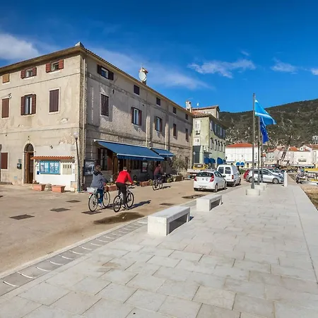 In Near Old Town And Beaches * Cres
