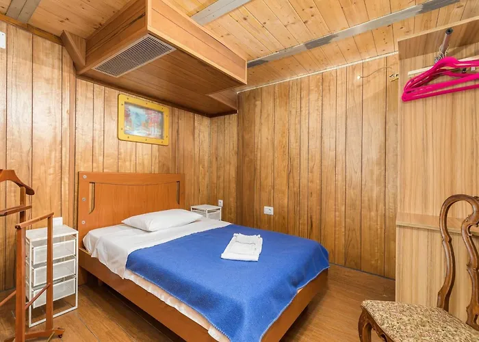 In Near Old Town And Beaches Appartement Cres