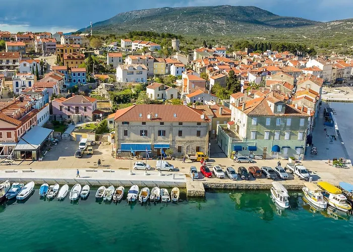 In Near Old Town And Beaches * Cres