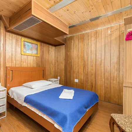 In Near Old Town And Beaches Daire Cres