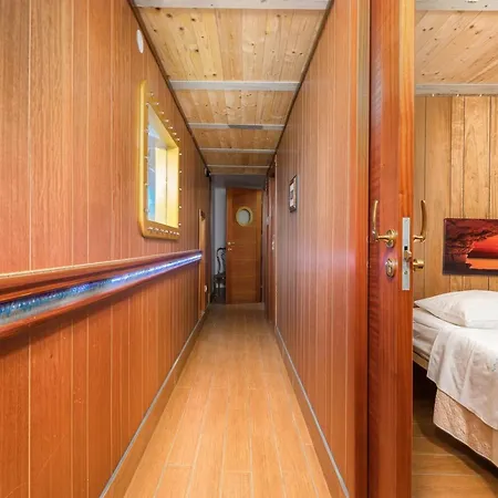 In Near Old Town And Beaches Cres